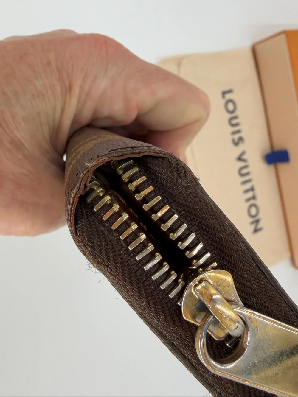 Authentic Louis Vuitton Zippy Monogram Wallet W/Box and Dust Bag Good Condition - Picture 8 of 14